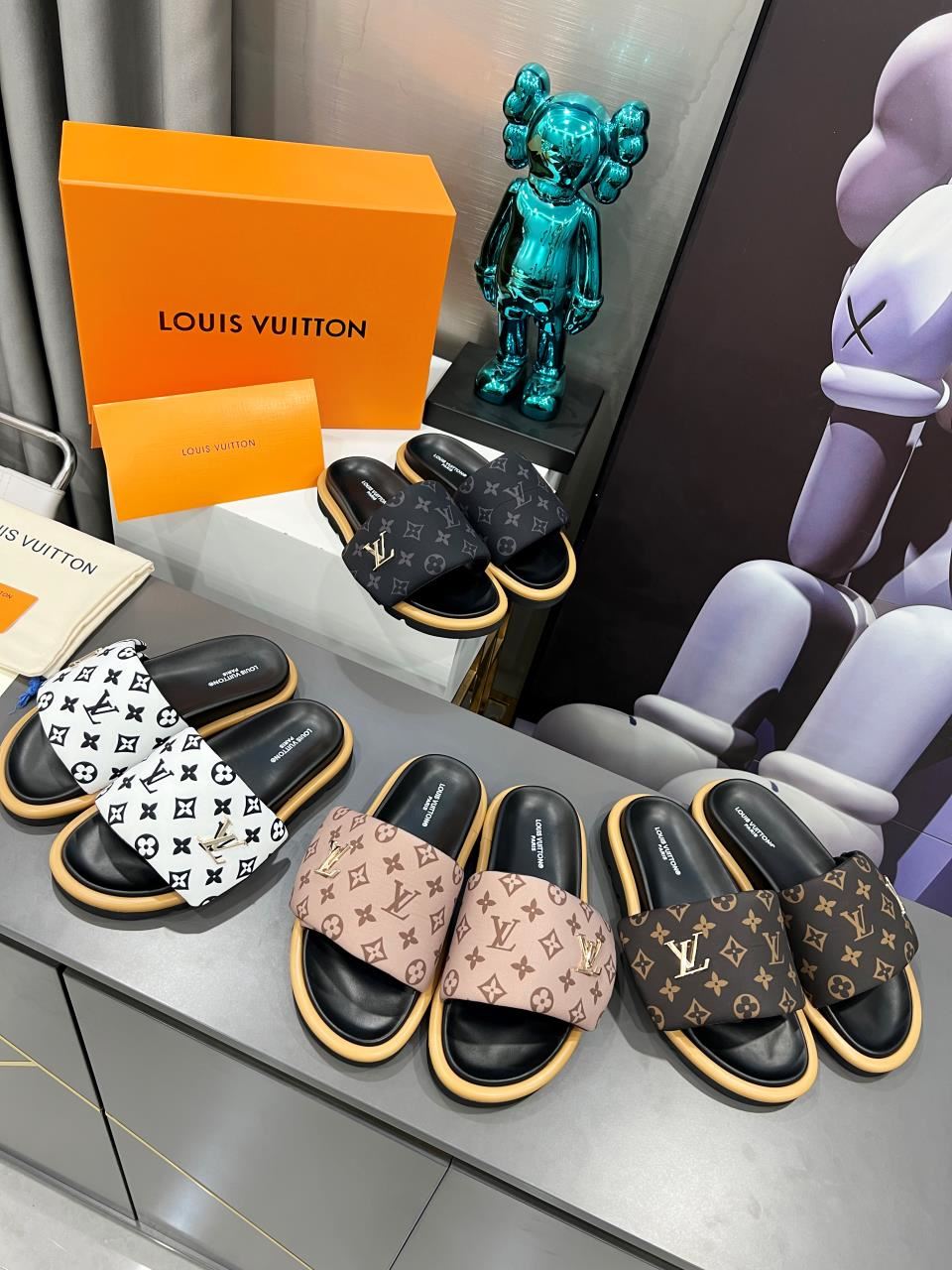 Louis Vuitton Slippers